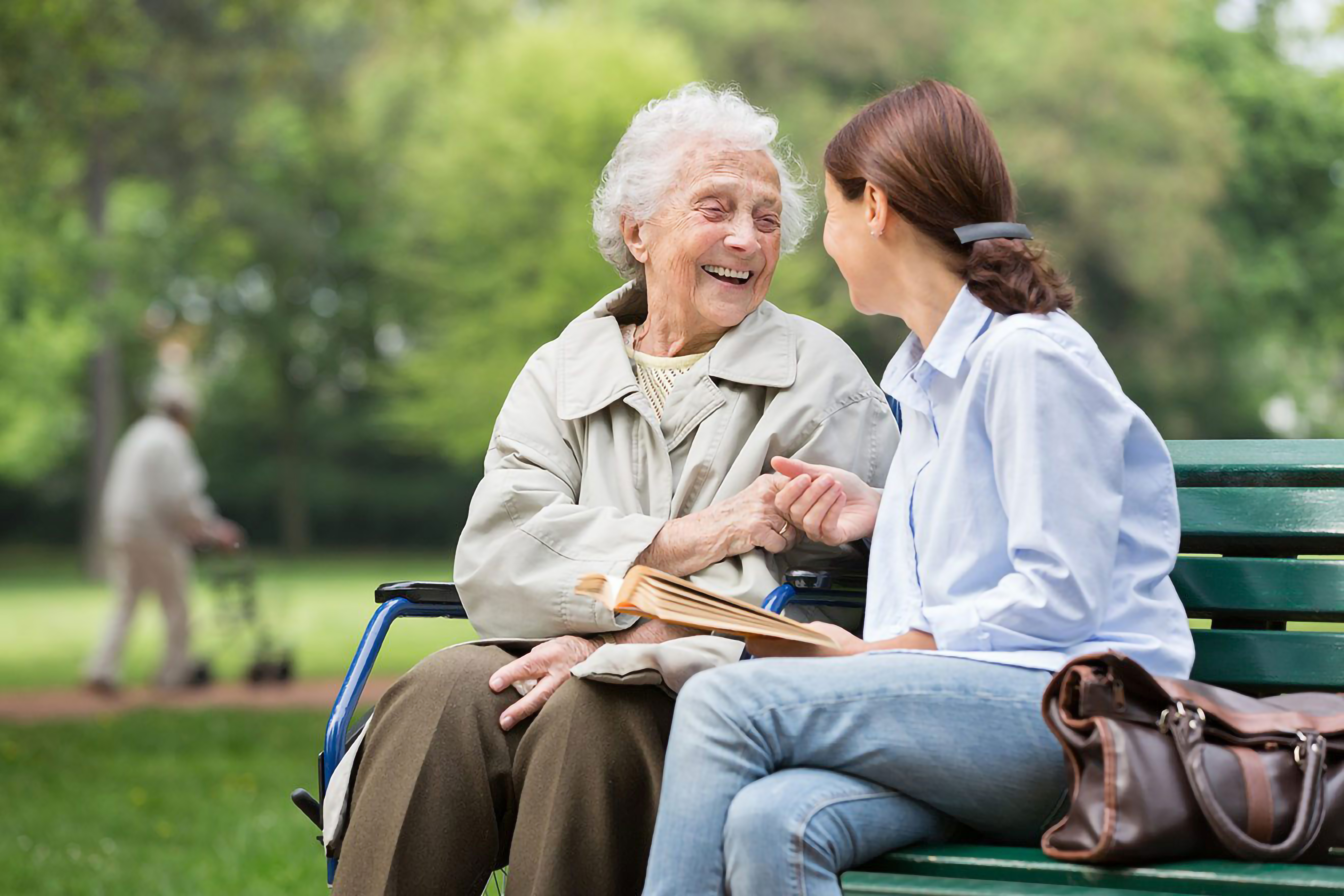 А также в данном возрасте. Пожилые люди. Беседа с пожилым человеком. Общение с пожилыми людьми. Беседа с пожилыми людьми.