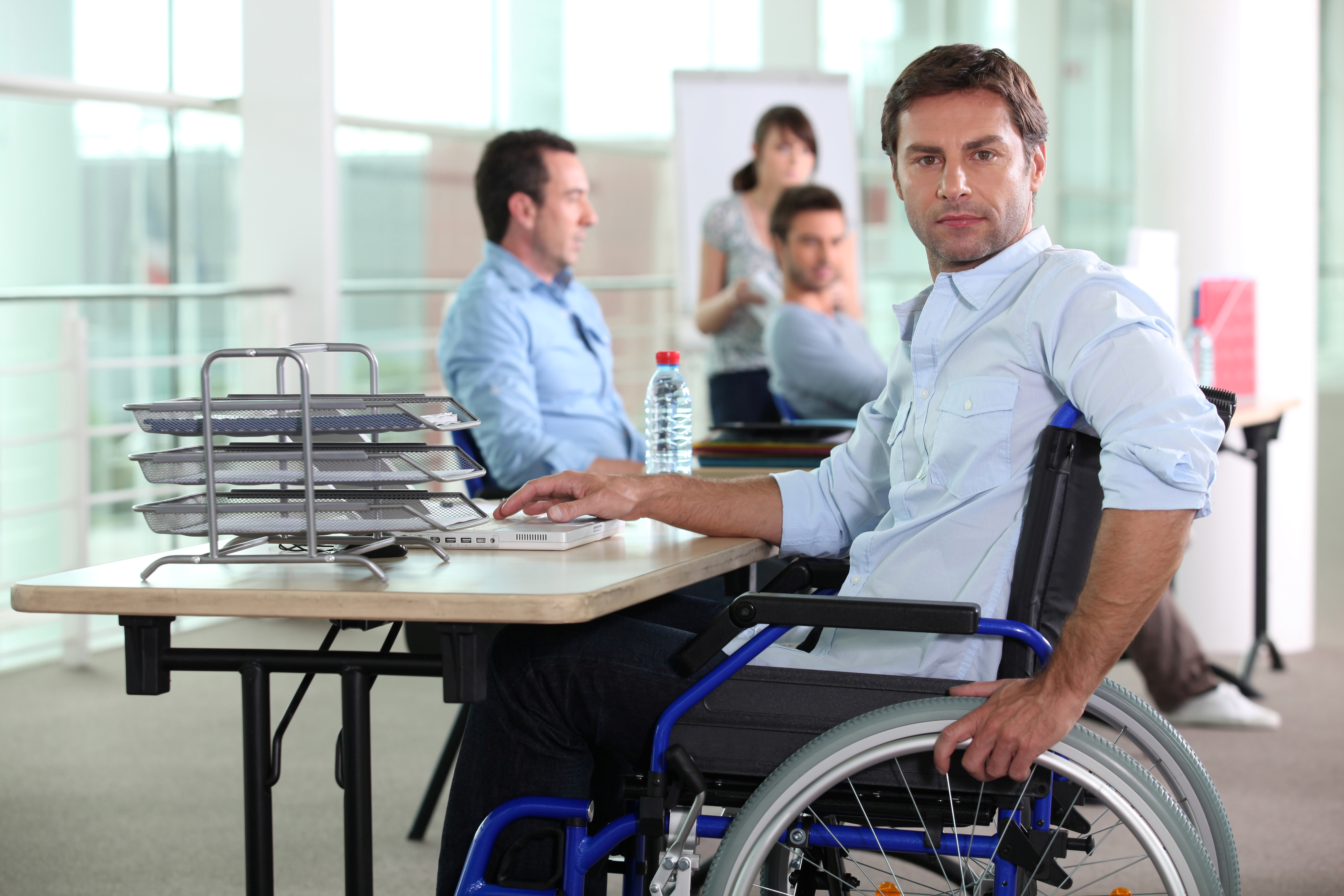 Инвалид 11 группы. Люди с ограниченными возможностями. Люди сограничеными возможностями. Люди с инвалидностью. Трудоустройство инвалидов.